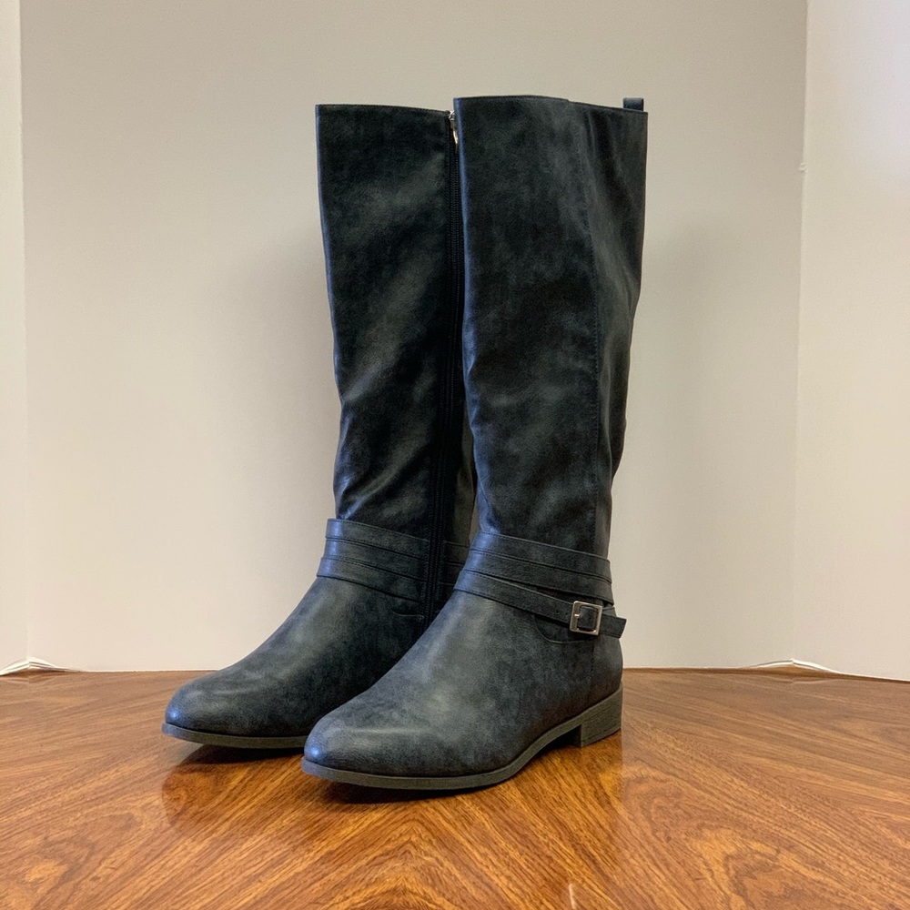 NWOT Navy calf Boots